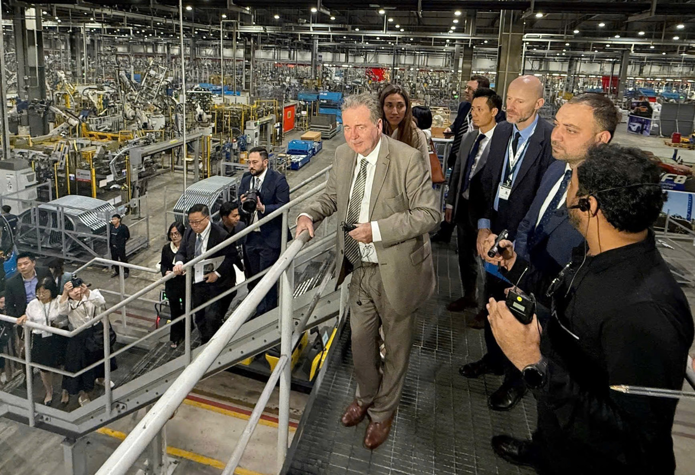 Đoàn công tác của Vương quốc Bỉ thăm và làm việc tại nhà máy VinFast.