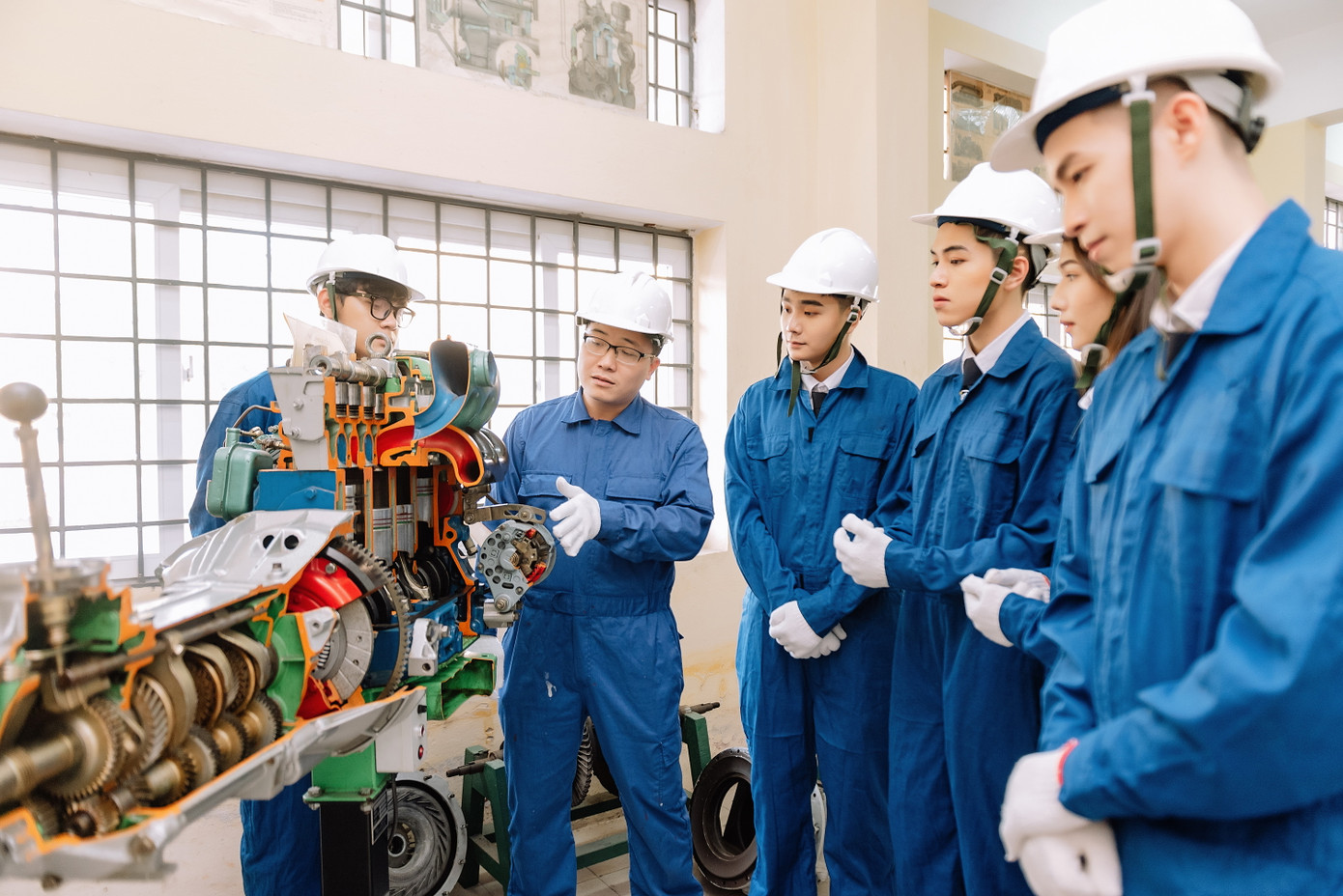 Các chương trình giảng dạy không ngừng được đổi mới nhằm nâng cao chất lượng.