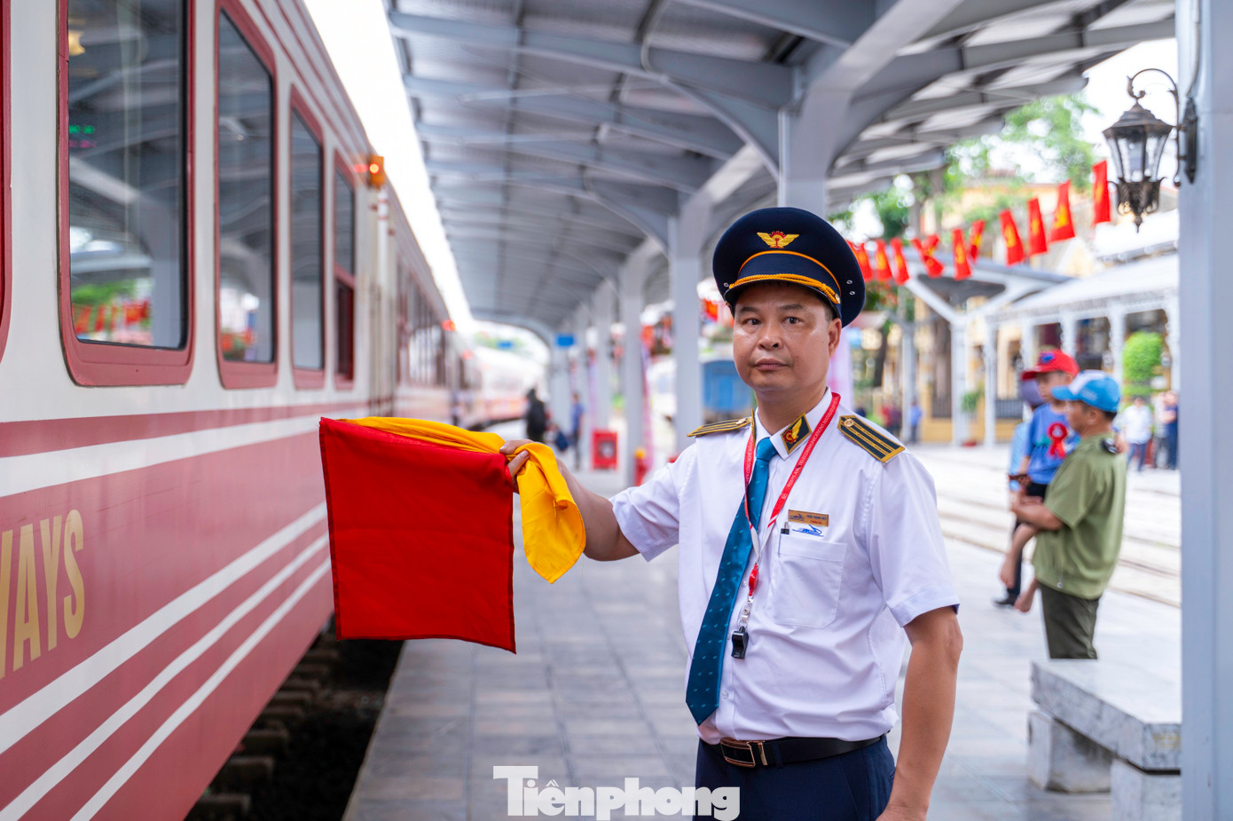 Đây là lần đầu tiên ngành đường sắt đưa vào vận hành toa tàu VIP 34 chỗ ngồi, toa hạng sang với 56 ghế ngồi thế hệ mới có thể xoay 180 độ, nhằm đáp ứng nhu cầu ngày càng cao của du khách.