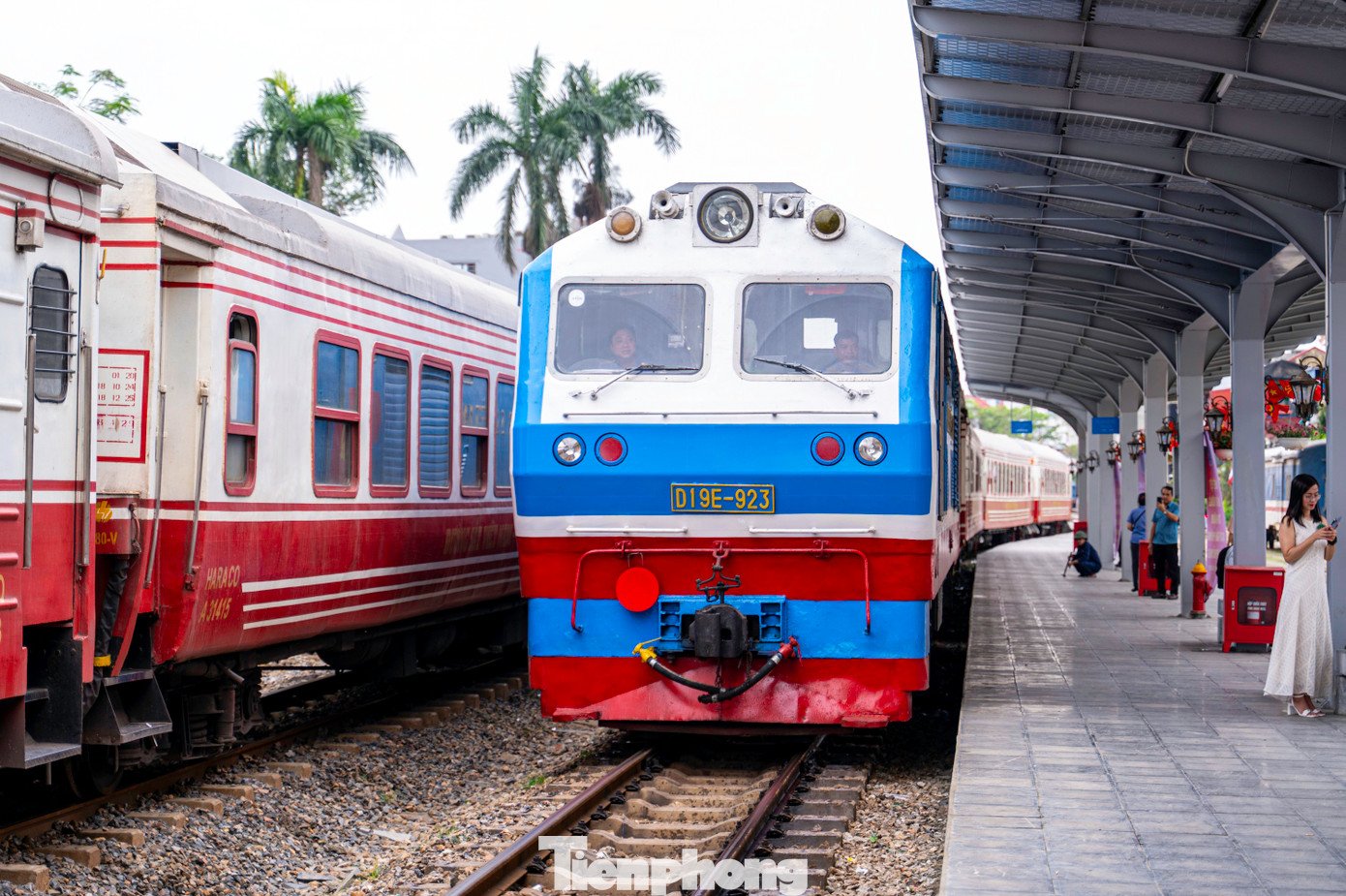 Đây là lần đầu tiên ngành đường sắt đưa vào vận hành toa tàu VIP 34 chỗ ngồi, toa hạng sang với 56 ghế ngồi thế hệ mới có thể xoay 180 độ, nhằm đáp ứng nhu cầu ngày càng cao của du khách.
