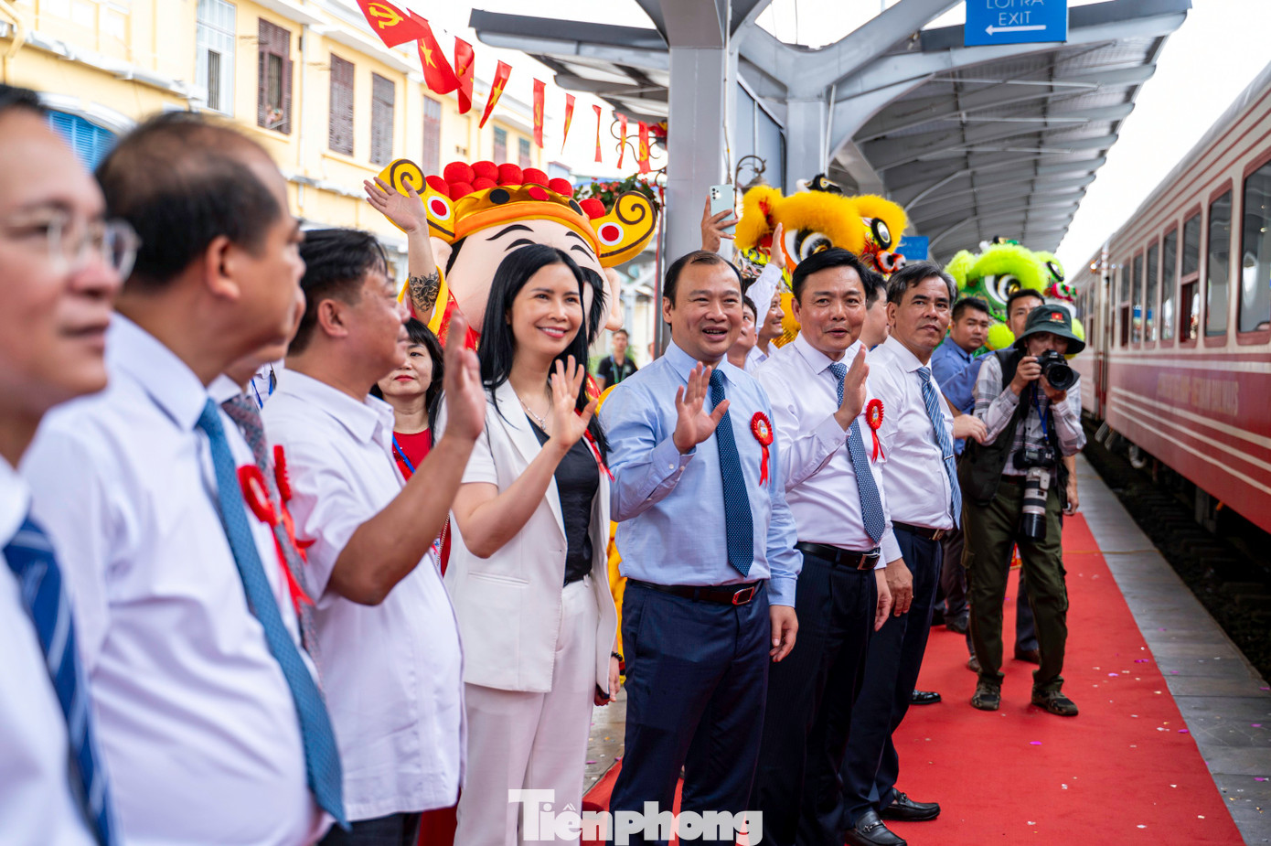 Dự buổi lễ có ông Lê Hải Bình - Thứ trưởng Thường trực Bộ VHTT&amp;DL, bà Trần Thị Hoàng Mai - Giám đốc Sở VHTT&amp;DL Hải Phòng, lãnh đạo Tổng Công ty đường sắt Việt Nam cùng hàng trăm đại biểu, khách du lịch.
