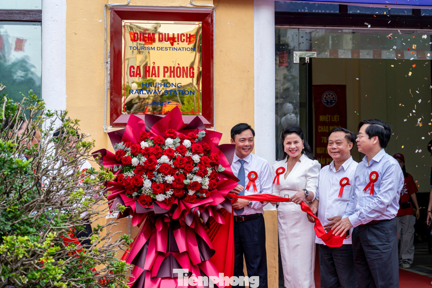 Dự buổi lễ có ông Lê Hải Bình - Thứ trưởng Thường trực Bộ VHTT&amp;DL, bà Trần Thị Hoàng Mai - Giám đốc Sở VHTT&amp;DL Hải Phòng, lãnh đạo Tổng Công ty đường sắt Việt Nam cùng hàng trăm đại biểu, khách du lịch.