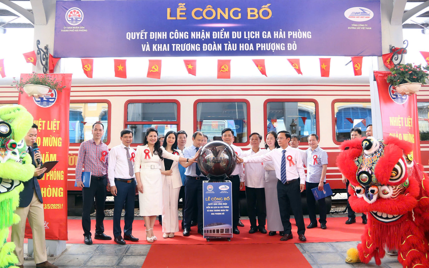 Sáng 10/5, Sở Văn hóa Thể thao và Du lịch (VHTT&DL) Hải Phòng phối hợp với Tổng Công ty Đường sắt Việt Nam tổ chức Lễ công nhận điểm du lịch Ga Hải Phòng và Khai trương đoàn tàu hạng sang mang tên Hoa Phượng Đỏ, nhân dịp Kỷ niệm 70 năm Ngày giải phóng thành phố (13/5/1955-13/5/2025) và lễ đón nhận danh hiệu "Thành phố Anh hùng".