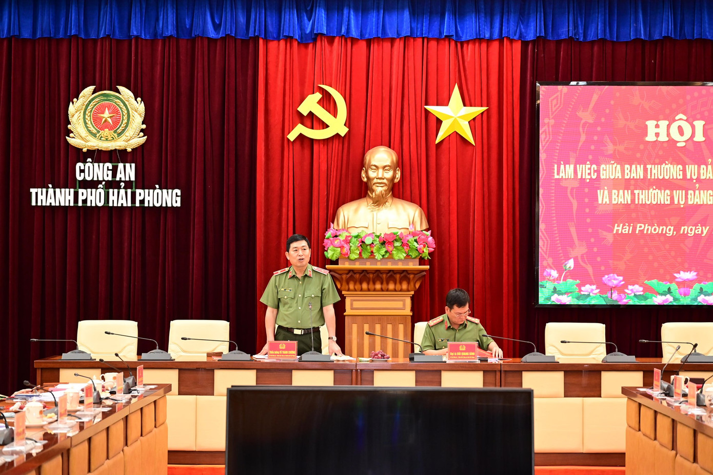 Thiếu tướng Vũ Thanh Chương - Giám đốc Công an TP Hải Phòng phát biểu tại buổi làm việc. Ảnh: CAHP