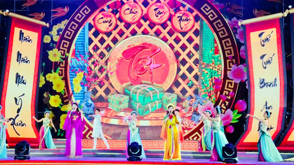 Nhiều nghệ sĩ, diễn viên nổi tiếng biểu diễn tại chương trình ca nhạc chào đón năm mới tại Hải Phòng. Nhiều nghệ sĩ, diễn viên nổi tiếng biểu diễn tại chương trình ca nhạc chào đón năm mới tại Hải Phòng.