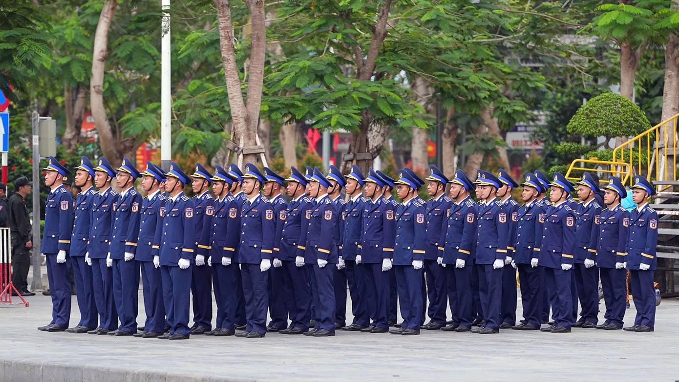 Các khối lực lượng vũ trang và khối quần chúng tham gia chương trình duyệt đội ngũ, diễu hành quần chúng hợp luyện. Các khối lực lượng vũ trang và khối quần chúng tham gia chương trình duyệt đội ngũ, diễu hành quần chúng hợp luyện.