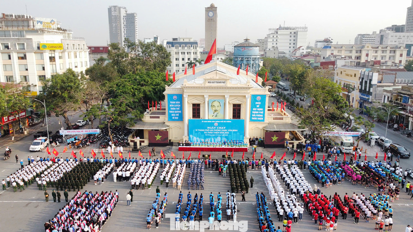 Sáng 22/3, Sở Văn hóa Thể thao và Du lịch phối hợp với Thành Đoàn Hải Phòng tổ chức ngày chạy vì thành phố xanh, văn minh và thân thiện tại quảng trường nhà hát thành phố. Ngày chạy được tổ chức nhằm hưởng ứng Cuộc vận động "Toàn dân rèn luyện thân thể theo gương Bác Hồ vĩ đại" và phong trào "Khỏe để lập nghiệp và giữ nước" trong tuổi trẻ thành phố.