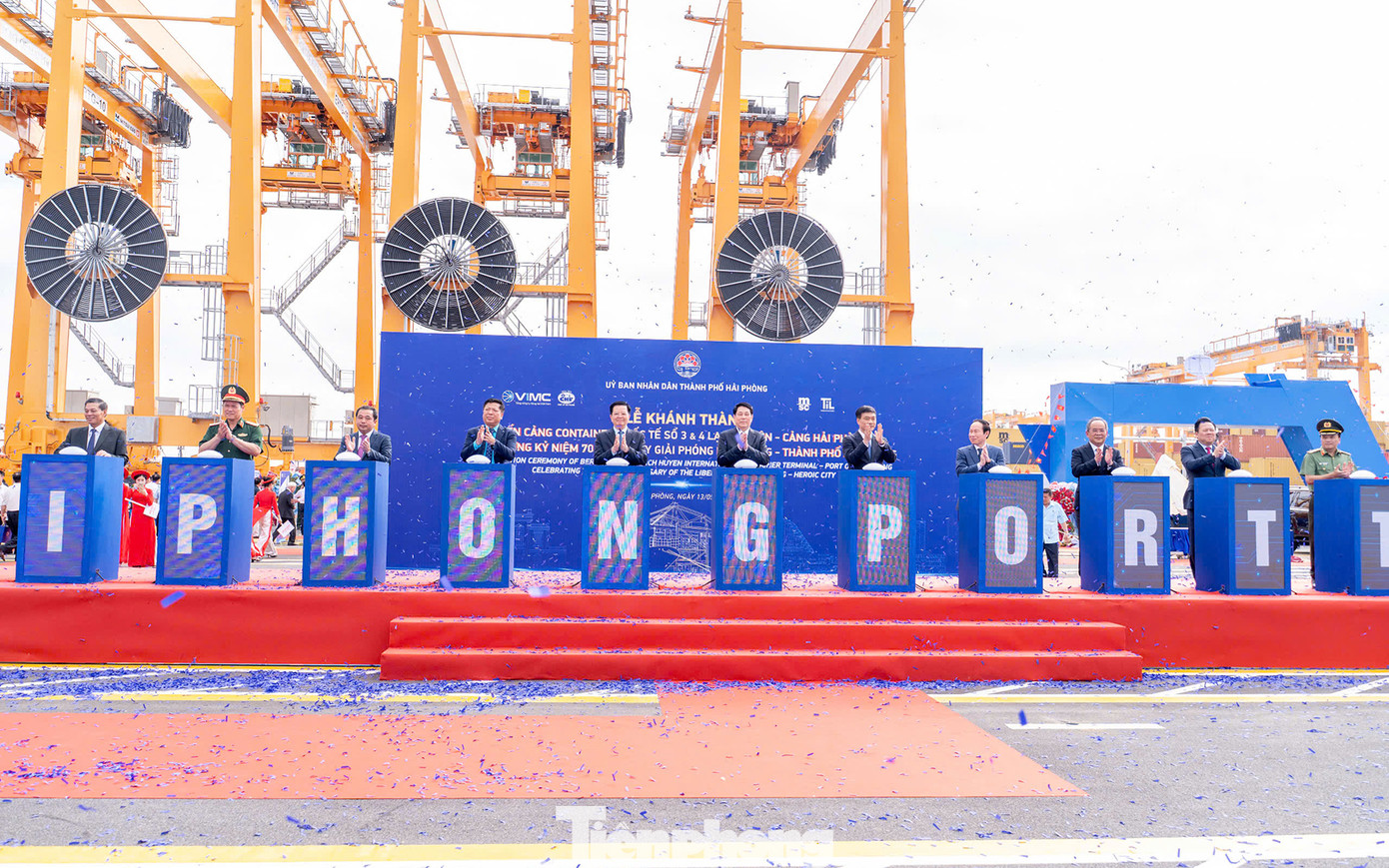 Tại buổi lễ, Chủ tịch nước Lương Cường cùng lãnh đạo Trung ương và lãnh đạo Hải Phòng, Hải Dương cùng bấm nút khánh thành bến cảng số 3, số 4 Lạch Huyện - Cảng Hải Phòng.