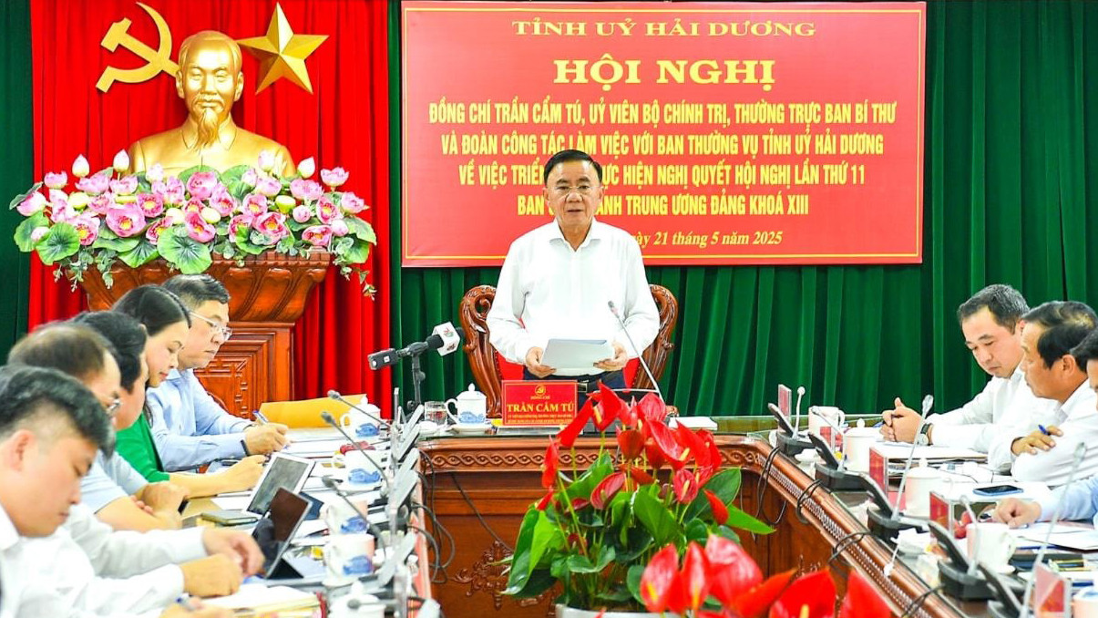 Thường trực Ban Bí thư Trần Cẩm Tú làm việc với Ban Thường vụ Tỉnh ủy Hải Dương sáng 21/5. Ảnh: Thành Chung /Báo Hải Dương