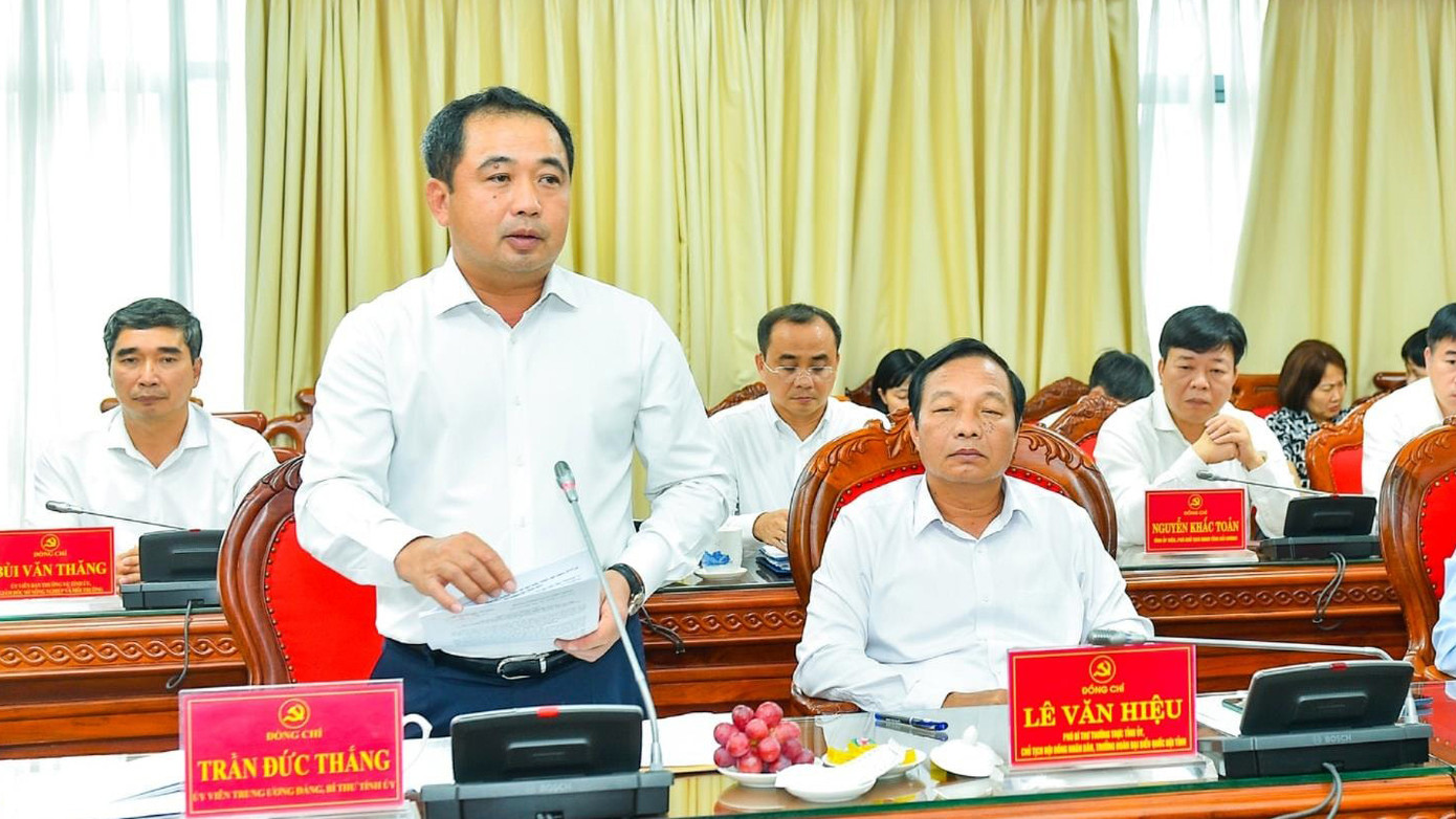 Ông Trần Đức Thắng - Bí thư Tỉnh ủy Hải Dương thông tin về tình hình, kết quả phát triển kinh tế - xã hội địa phương trong 5 tháng đầu năm 2025. Ảnh: Thành Chung /Báo Hải Dương