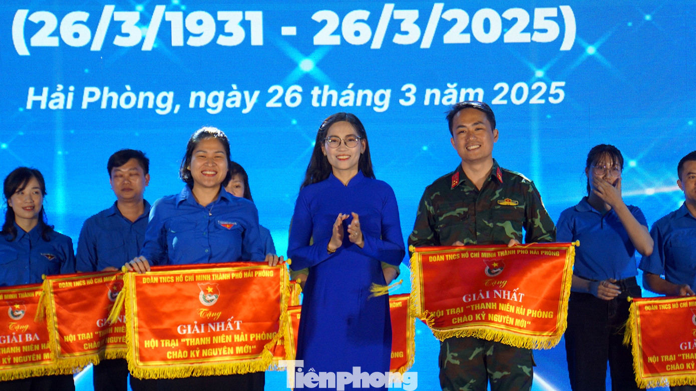 Thành Đoàn Hải Phòng biểu dương 26 cán bộ Đoàn xuất sắc, tiêu biểu; trao giải Hội trại thanh niên Hải Phòng - Chào kỷ nguyên mới. Thành Đoàn Hải Phòng biểu dương 26 cán bộ Đoàn xuất sắc, tiêu biểu; trao giải Hội trại thanh niên Hải Phòng - Chào kỷ nguyên mới.