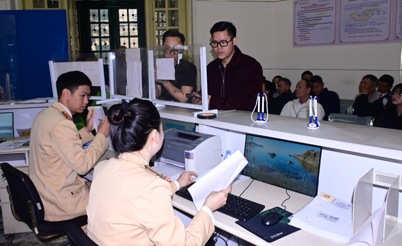 Phòng CSGT Hải Phòng tiếp quản nhiệm vụ cấp, đổi GPLX từ Sở GTVT. Phòng CSGT Hải Phòng tiếp quản nhiệm vụ cấp, đổi GPLX từ Sở GTVT.