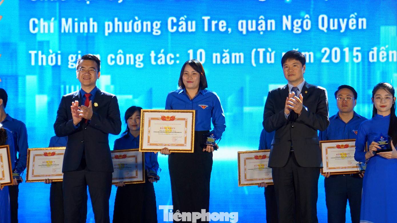 Thành Đoàn Hải Phòng biểu dương 26 cán bộ Đoàn xuất sắc, tiêu biểu; trao giải Hội trại thanh niên Hải Phòng - Chào kỷ nguyên mới. Thành Đoàn Hải Phòng biểu dương 26 cán bộ Đoàn xuất sắc, tiêu biểu; trao giải Hội trại thanh niên Hải Phòng - Chào kỷ nguyên mới.