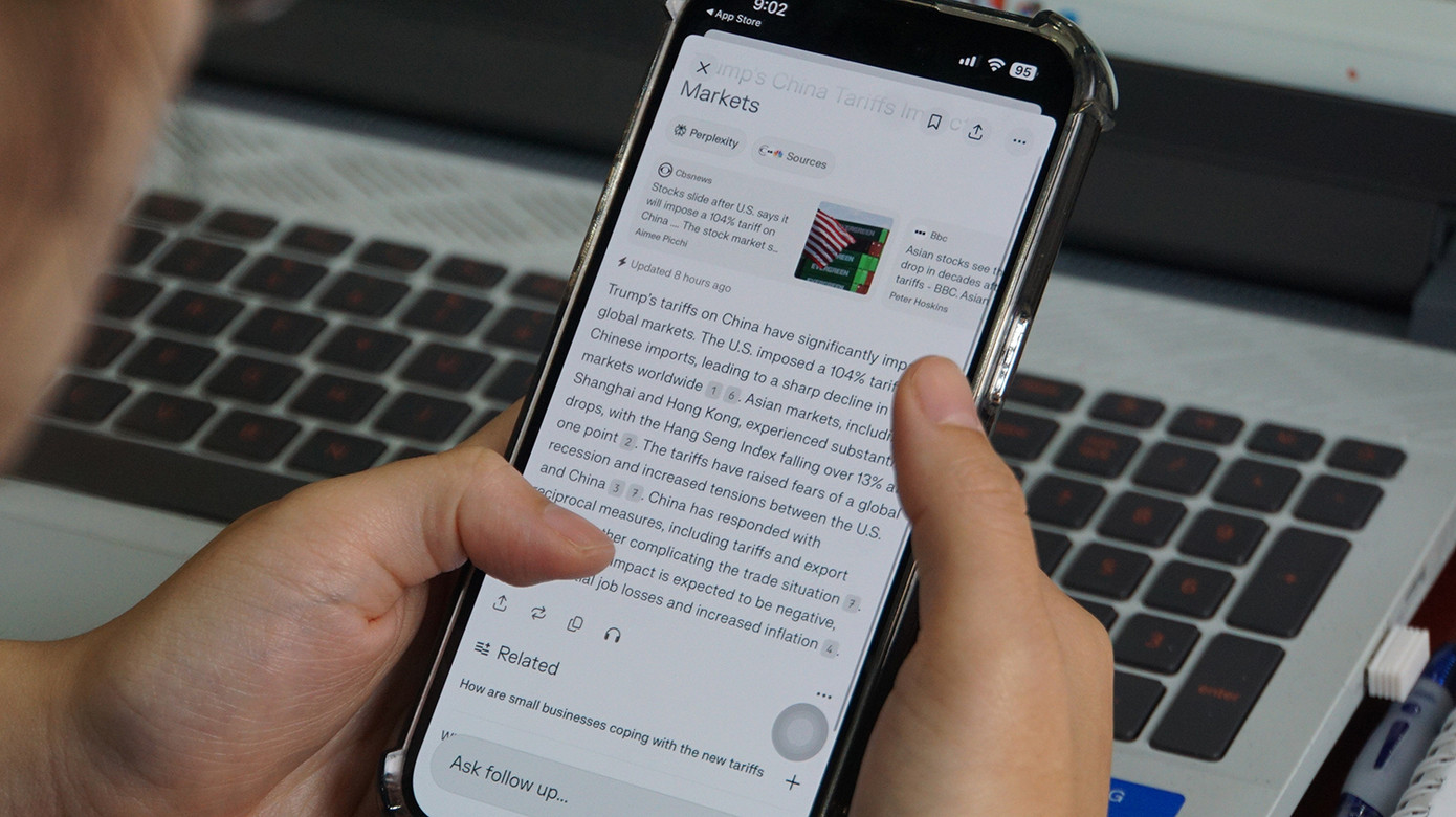 Chuyên gia AI Nguyễn Văn Tiệp tập huấn cho cán bộ Đoàn Hải Phòng thực hành ứng dụng công nghệ AI trong công tác đoàn và phong trào thiếu nhi.