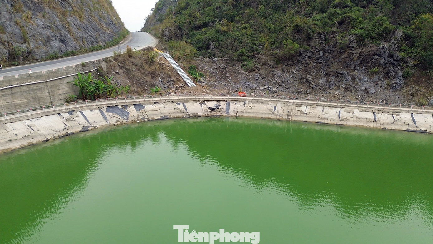 Trao đổi với Tiền Phong, đại diện UBND huyện Cát Hải cho biết, ngay đầu năm khi nắm bắt thông tin, địa phương đã có công văn gửi các cơ quan liên ngành để tổ chức rà soát, kiểm tra và lên phương án khắc phục, sửa chữa nhằm đảo bảo nguồn cung nước thô cho nhà máy xử lý nước sạch phục vụ nhu cầu sinh hoạt của người dân địa phương và các hoạt động kinh doanh dịch vụ trước mùa cao điểm du lịch hè.