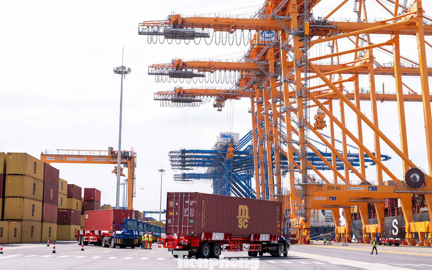 Theo ông Lê Anh Quân - Phó Chủ tịch Thường trực UBND TP Hải Phòng, những năm qua sản lượng hàng hóa qua hệ thống cảng biển Hải Phòng luôn tăng trưởng cao từ 12-15%/năm. Năm 2024, đạt 190 triệu tấn và dự kiến năm 2025 là 212 triệu tấn.