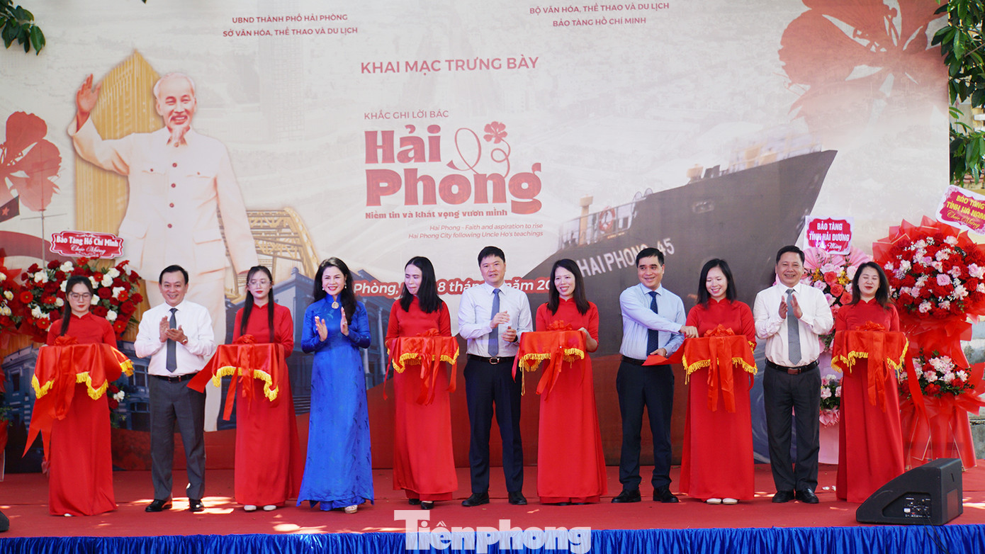 Ngày 8/5, Sở Văn hóa Thể thao và Du lịch (VHTT&amp;DL) Hải Phòng phối hợp với Bảo tàng TP Hồ Chí Minh tổ chức khai mạc trưng bày chuyên đề "Hải Phòng - Niềm tin và khát vọng vươn mình", nhân dịp Kỷ niệm 135 ngày sinh Chủ tịch Hồ Chí Minh (19/5), Kỷ niệm 70 năm Ngày Giải phóng Hải Phòng (13/5), đón nhận danh hiệu thành phố anh hùng và Lễ hội Hoa Phượng Đỏ 2025.