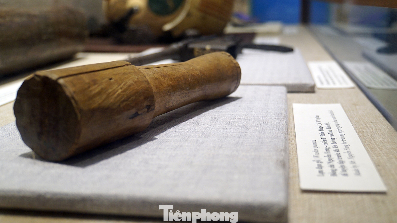 Bên cạnh các gian trưng bày tư liệu, hình ảnh, hiện vật về lịch sử vẻ vang, các bạn trẻ Hải Phòng cũng tỏ ra hào hứng với các khu đô thị mới, các trung tâm kinh tế mới tại thành phố anh hùng.