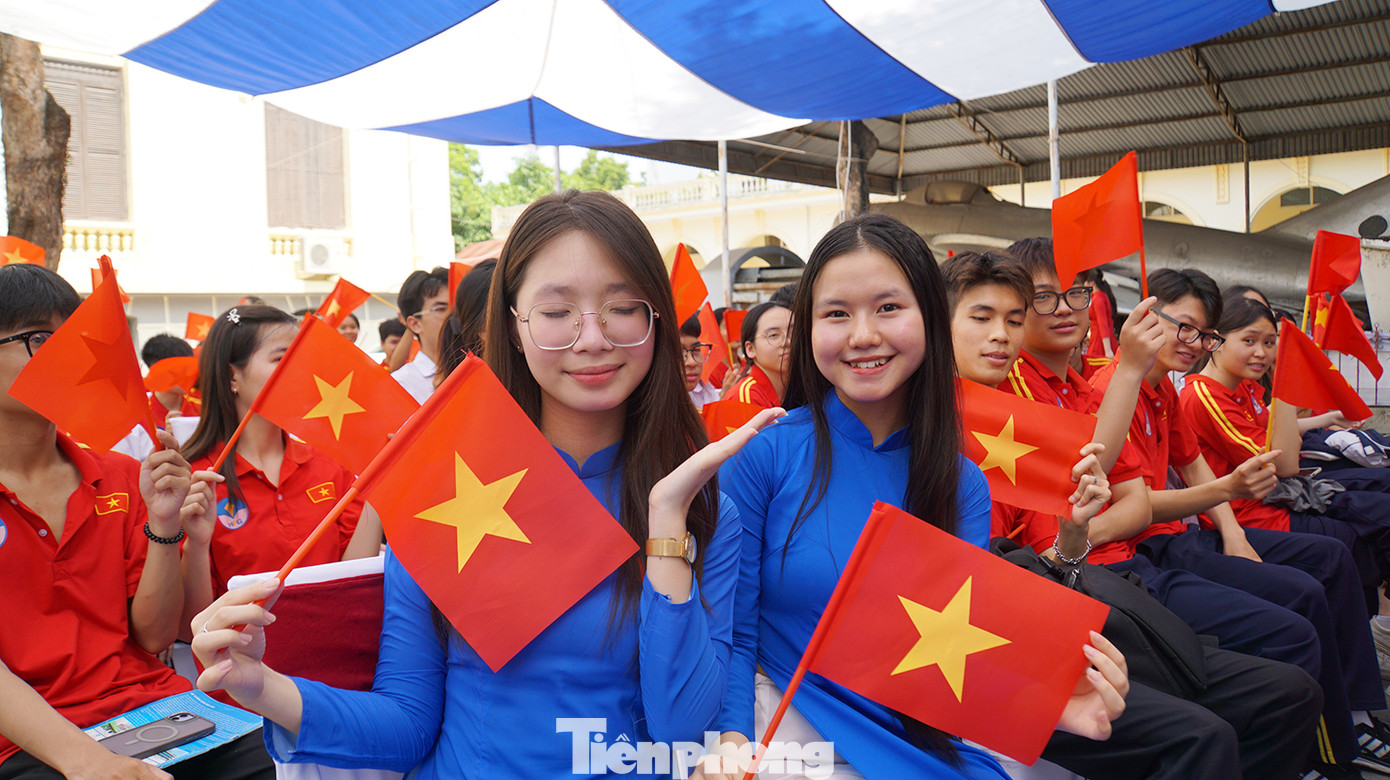Tại đây, các bạn trẻ Hải Phòng và du khách được giới thiệu chi tiết về chặng đường lịch sử đầy gian lao, thử thách nhưng cũng vô cùng vẻ vang của TP Hải Phòng.