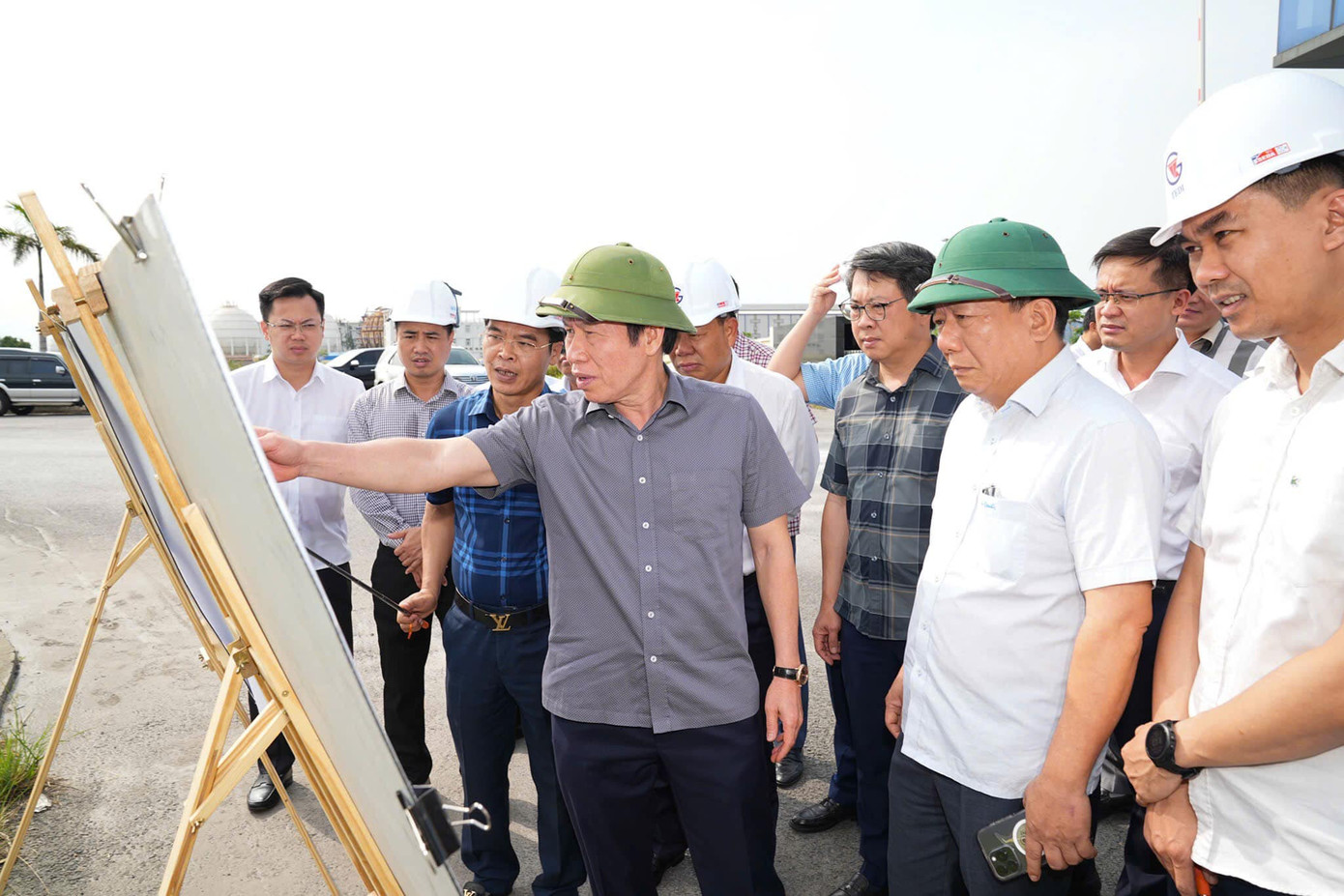 Lãnh đạo Hải Phòng kiểm tra thực địa các vị trí, hướng tuyến thực hiện dự án đường sắt Lào Cai - Hà Nội - Hải Phòng, đoạn qua địa phận thành phố.