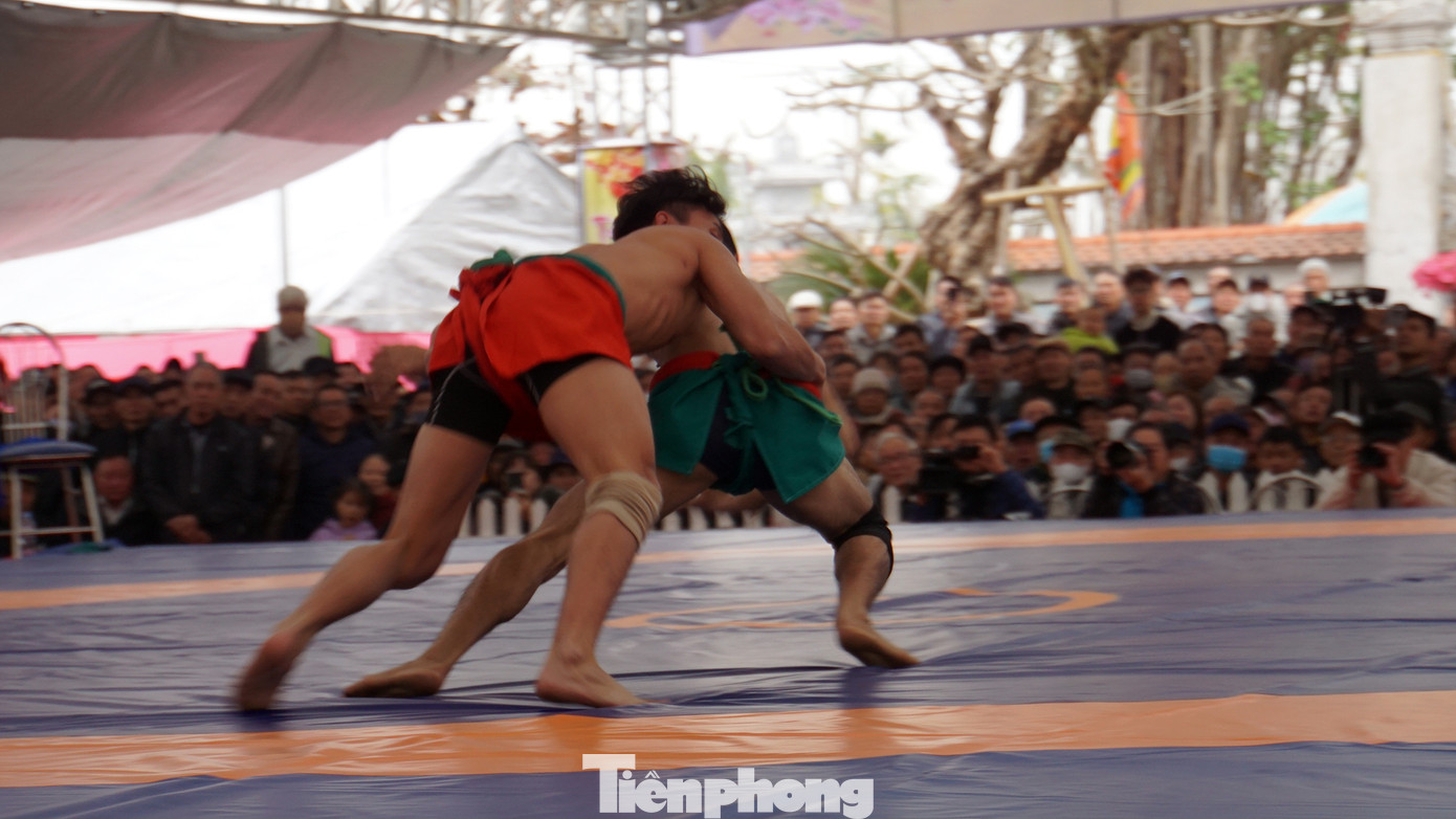 Thể lệ thi đấu áp dụng luật thi đấu do Liên đoàn Vật Việt Nam ban hành năm 2021 với thể thức loại trực tiếp. Do đó, ngay từ các trận đấu vật vòng loại đã diễn ra rất kịch tính, sôi động, thu hút hàng nghìn khán giả hò reo, cổ vũ.