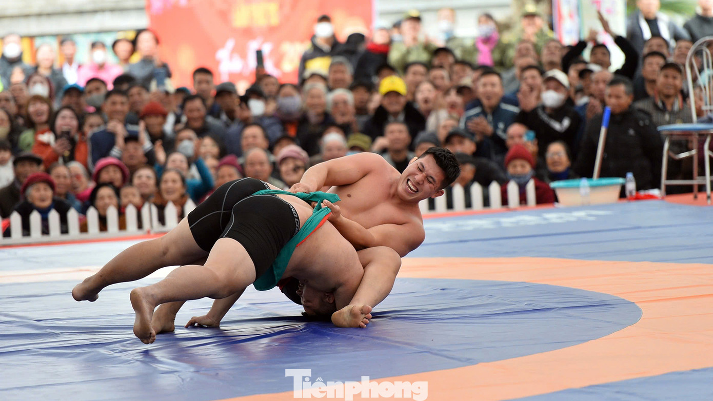 Điểm khác biệt của Hội đấu vật dân tộc thời Mạc là keo vật tranh Đô lực sĩ. Các đô vật mạnh nhất (không tính hạng cân, chuyên, bán chuyên) đăng ký thi đấu và nhận thách đấu với các đô vật còn lại. Năm nay, keo vật Đô lực sĩ diễn ra kịch tính giữa đô vật Hoàng Văn Nam (98 kg, Hải Phòng) với đô vật Nguyễn Thế Cử (101 kg, Vĩnh Phúc). Sau nhiều màn đấu vật kịch tính, đô vật Hải Phòng giành chiến thắng.