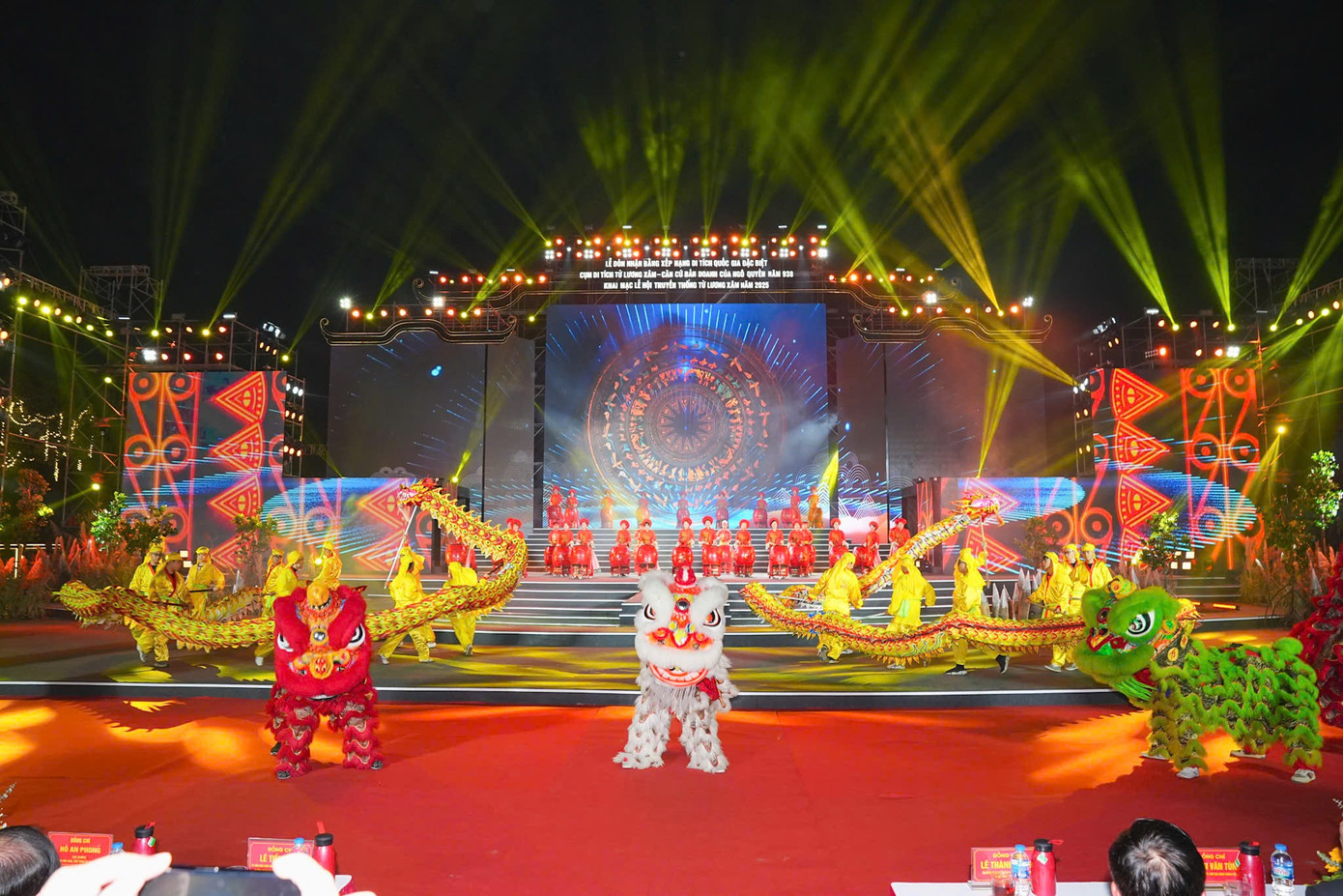 Hải Phòng có hàng nghìn di tích lịch sử, lễ hội mang bản sắc văn hóa, con người thành phố Cảng. Trong ảnh: Lễ đón nhận Bằng xếp hạng di tích quốc gia đặc biệt cụm di tích Từ Lương Xâm – Căn cứ bản doanh của Đức Vương Ngô Quyền năm 938 và khai mạc lễ hội truyền thống Từ Lương Xâm năm 2025. Hải Phòng có hàng nghìn di tích lịch sử, lễ hội mang bản sắc văn hóa, con người thành phố Cảng. Trong ảnh: Lễ đón nhận Bằng xếp hạng di tích quốc gia đặc biệt cụm di tích Từ Lương Xâm – Căn cứ bản doanh của Đức Vương Ngô Quyền năm 938 và khai mạc lễ hội truyền thống Từ Lương Xâm năm 2025.