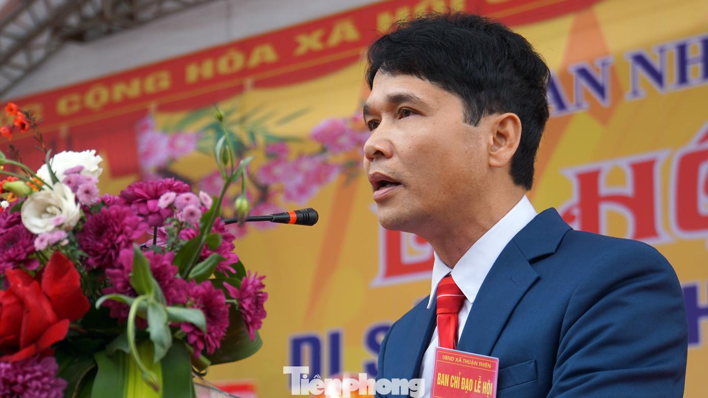 Đại diện UBND xã Thuận Thiên cho biết chùa Hòa Liễu được xây dựng từ thế kỷ XIII. Đến thế kỷ XVI, Thái Hoàng Thái Hậu Vũ Thị Ngọc Toàn, vợ Thái Thượng Hoàng Mạc Đăng Dung đến lập ấp, trùng tu chùa, xuất tiền mua 25 mẫu, 8 sào, 2 thước ruộng cúng Tam Bảo. Sau đó, nhiều người noi theo tậu ruộng cúng chùa, người dân quen gọi là "Thánh điền"...