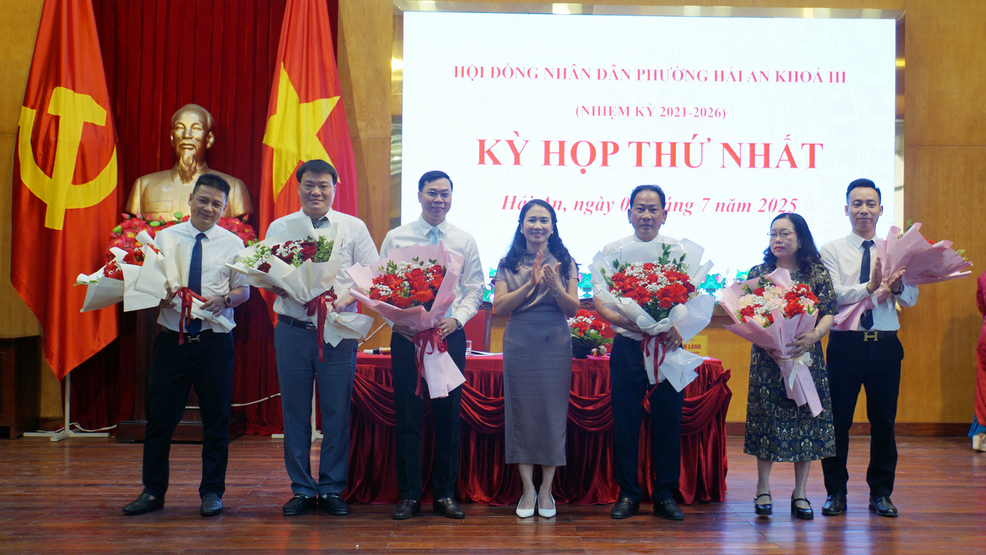 Sáng 30/6, HĐND phường Hải An (Hải Phòng) khóa I, nhiệm kỳ 2021-2026 tổ chức kỳ họp thứ nhất, thông qua các Nghị quyết của Trung ương và thành phố về về tổ chức chính quyền địa phương 2 cấp, chỉ định nhân sự phường mới sau hợp nhất. Các đại biểu đã thông qua thành lập các Ban thuộc HĐND, UBND phường mới.
