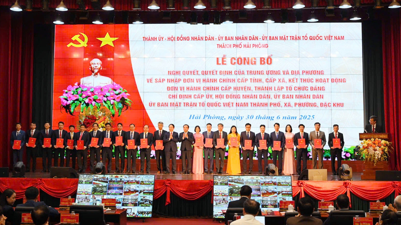 TP Hải Phòng công bố các quyết định về sắp xếp 114 đơn vị hành chính cấp xã.