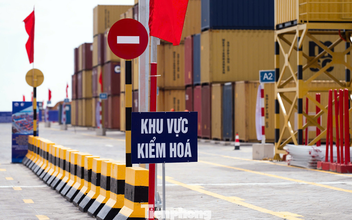 Nối tiếp thành công của các bến cảng, nhiều nhà đầu tư đã tiếp tục đầu tư các bến cảng tiếp theo tại khu bến Lạch Huyện, đến nay đã có 4 bến đưa vào khai thác thương mại (bến 1, 2, 5 và 6).