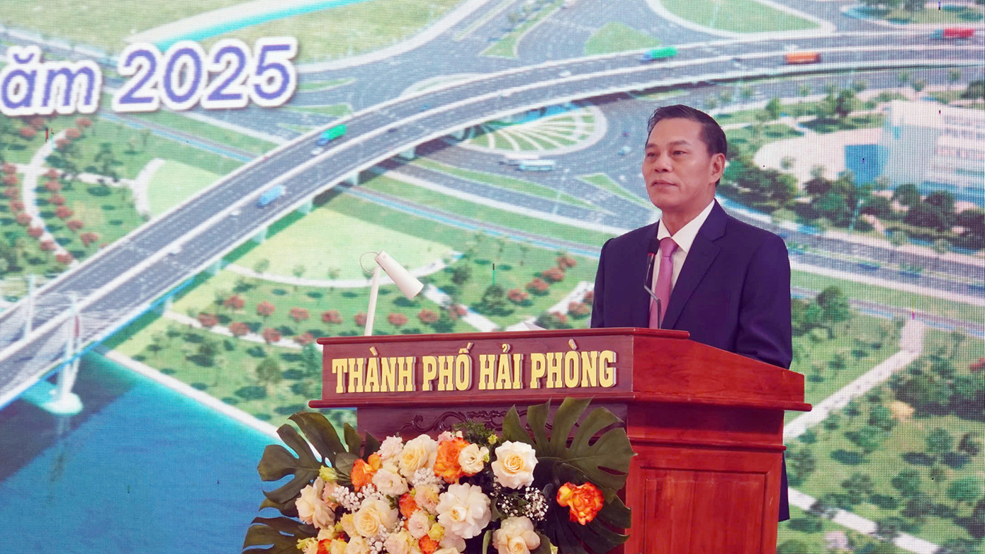 Ông Nguyễn Văn Tùng - Chủ tịch UBND TP Hải Phòng phát biểu tại buổi lễ khởi công dự án. Ông Nguyễn Văn Tùng - Chủ tịch UBND TP Hải Phòng phát biểu tại buổi lễ khởi công dự án.