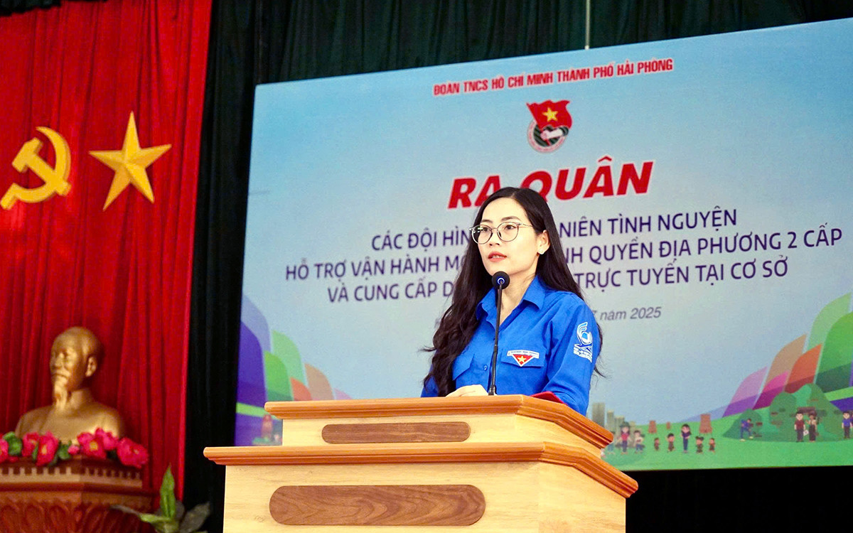 Chị Nguyễn Thị Thủy - Bí thư Thành Đoàn Hải Phòng phát động ra quân các đội hình tình nguyện hỗ trợ 114 phường, xã, đặc khu vận hành mô hình chính quyền địa phương 2 cấp.