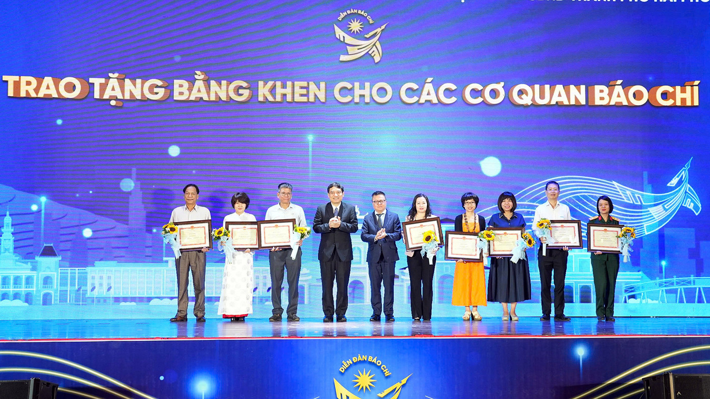 Nhân dịp kỷ niệm 100 năm Ngày Báo chí cách mạng Việt Nam, Báo Tiền Phong và 14 cơ quan báo chí Trung ương, địa phương vinh dự được Bộ VHTT&amp;DL trao bằng khen vì đã có thành tích trong tuyên truyền trong lĩnh vực văn hóa, thể thao và du lịch, giai đoạn 2023-2024.