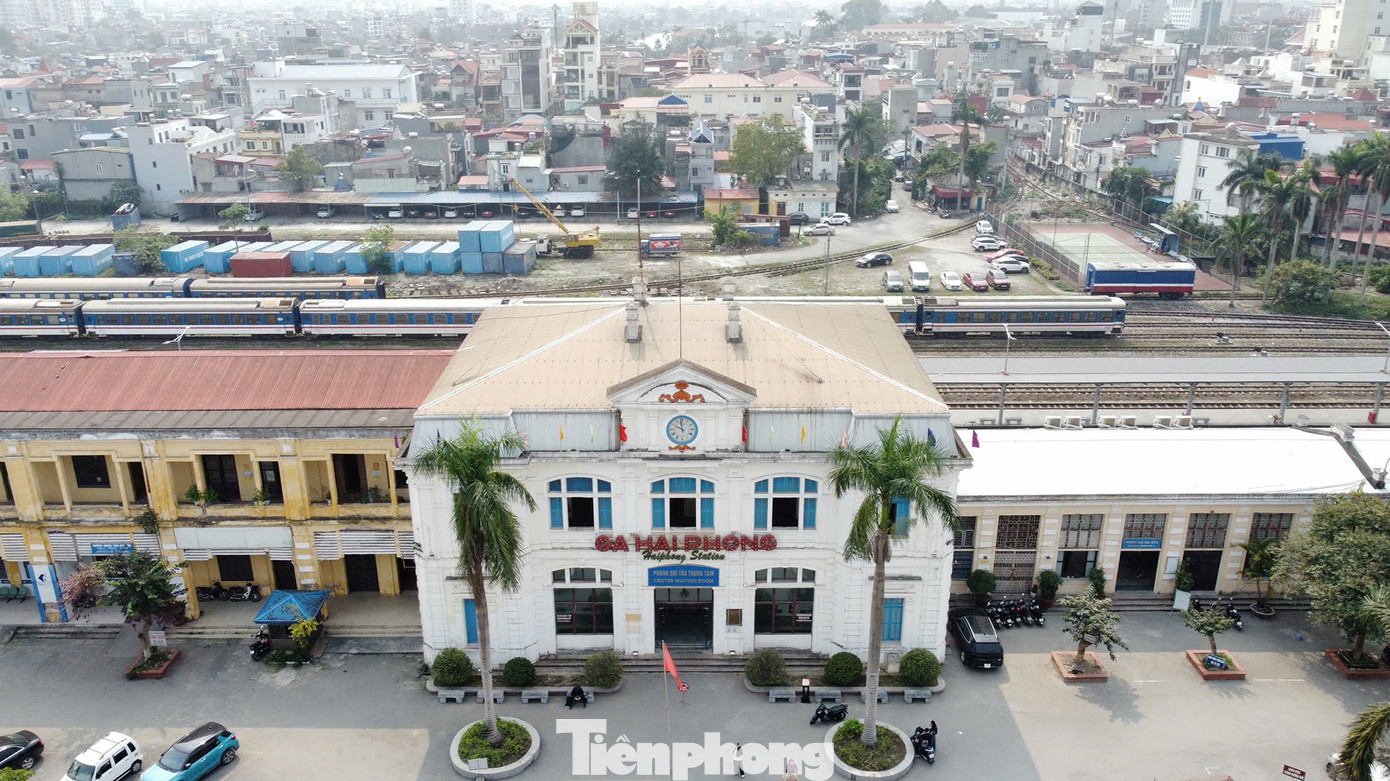 Ga Hải Phòng trên phố Lương Khánh Thiện, quận Ngô Quyền.