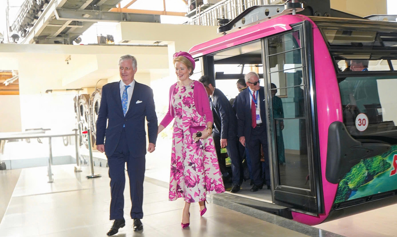 Nhà vua và Hoàng hậu Vương quốc Bỉ tham quan quần đảo Cát Bà.