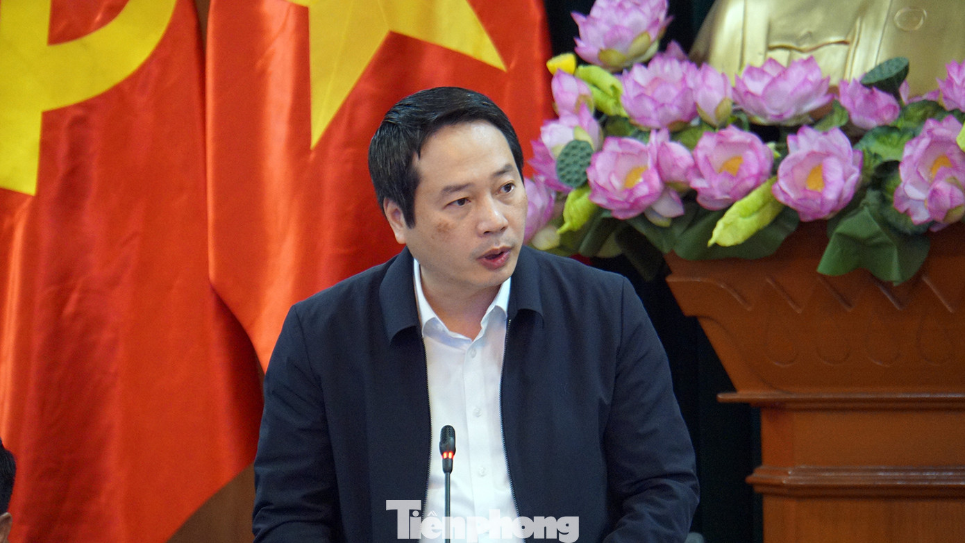 Ông Nguyễn Ngọc Tú - Giám đốc Sở Tài chính Hải Phòng - thông tin tại buổi họp thường kỳ tháng 3.