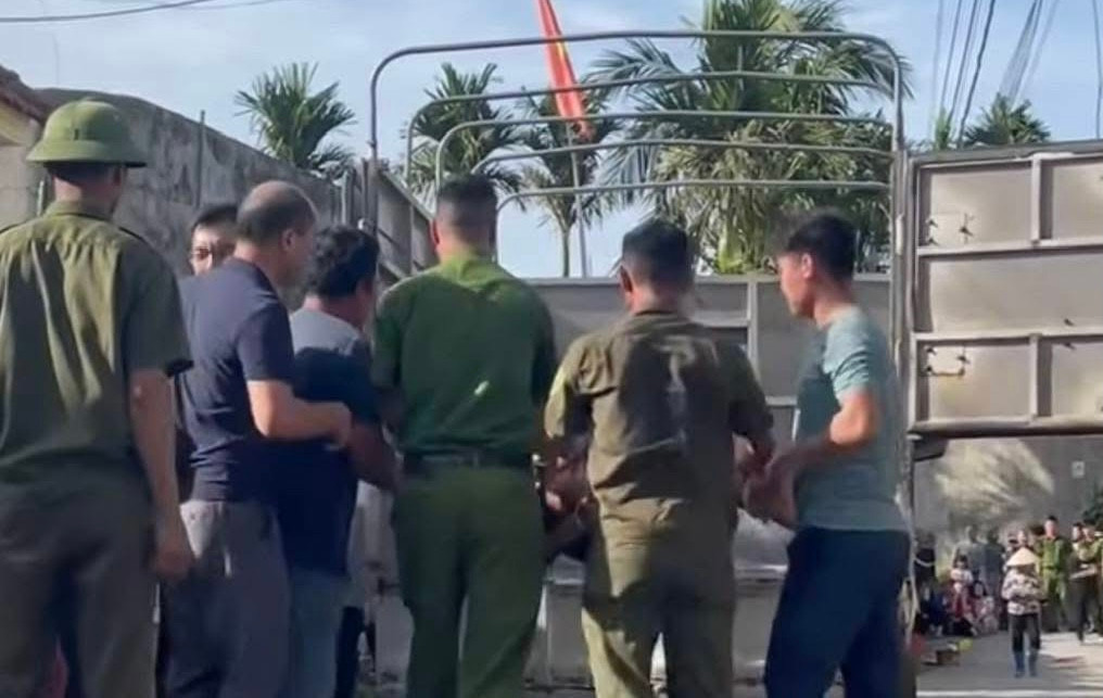 Lực lượng chức năng tổ chức khống chế, bắt giữ Vũ Văn Cường.