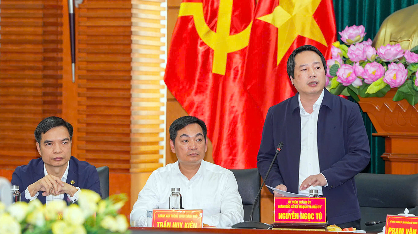 Ông Nguyễn Ngọc Tú - Giám đốc Sở KH&amp;ĐT Hải Phòng - trao đổi về 6 nhóm giải pháp trọng tâm năm 2025 để đạt được mục tiêu tăng trưởng kinh tế 12,5%.