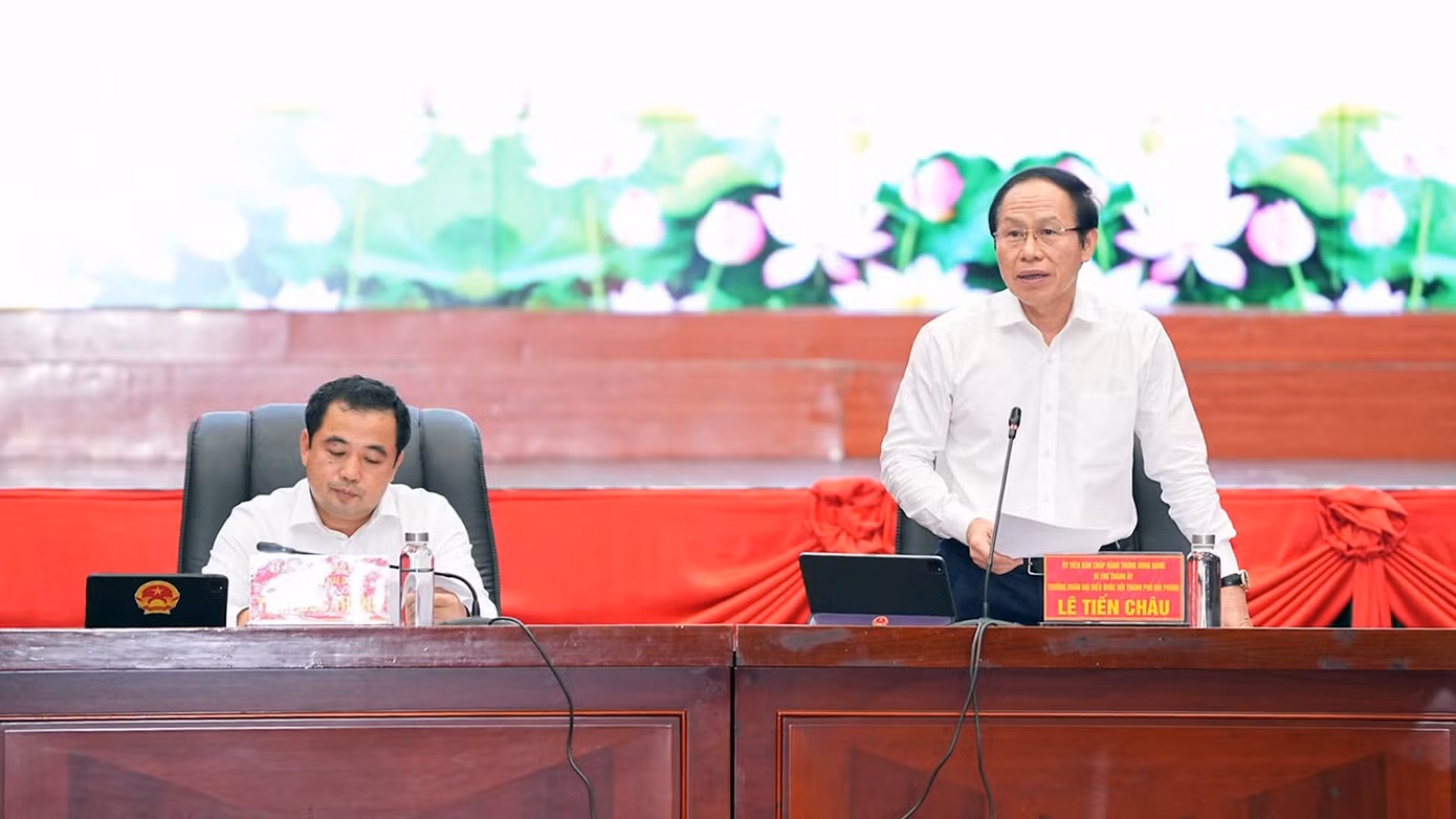 Ông Lê Tiến Châu - Bí thư Thành ủy Hải Phòng và ông Trần Đức Thắng - Bí thư Tỉnh ủy Hải Dương chủ trì buổi làm việc giữa hai Ban Thường vụ. Ông Lê Tiến Châu - Bí thư Thành ủy Hải Phòng và ông Trần Đức Thắng - Bí thư Tỉnh ủy Hải Dương chủ trì buổi làm việc giữa hai Ban Thường vụ.