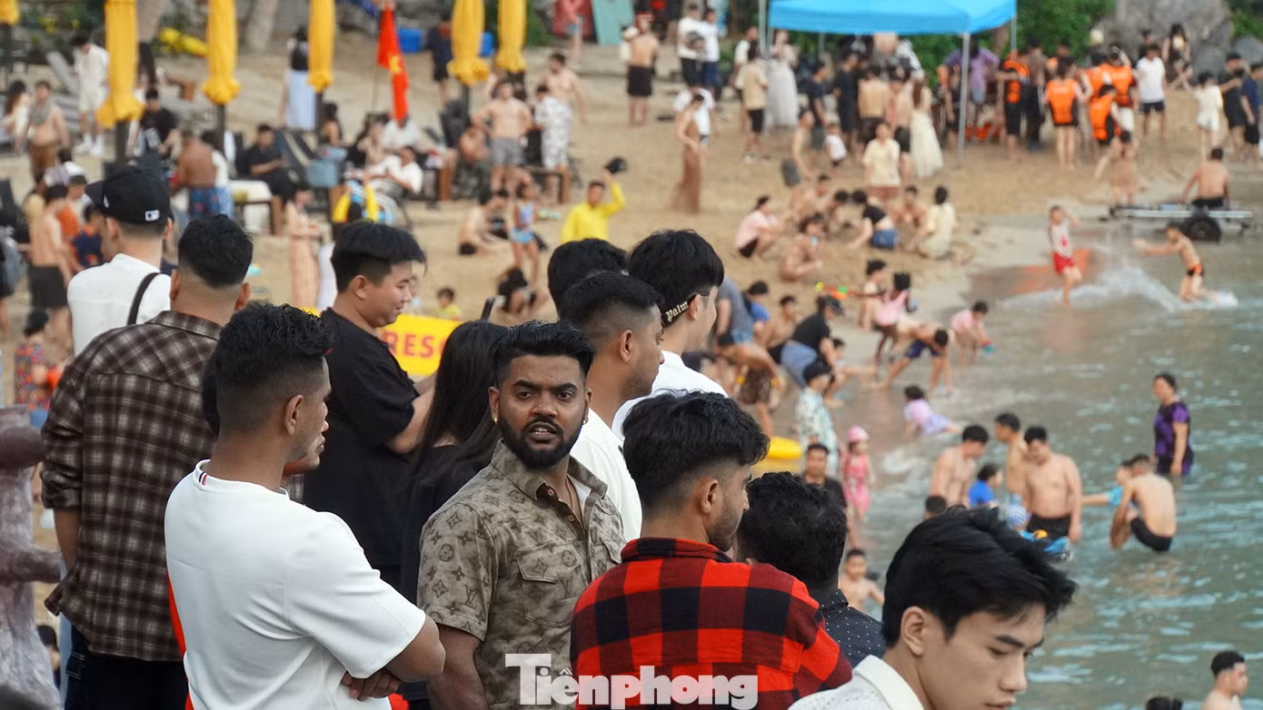 Trong đó, có nhiều khách du lịch nước ngoài.