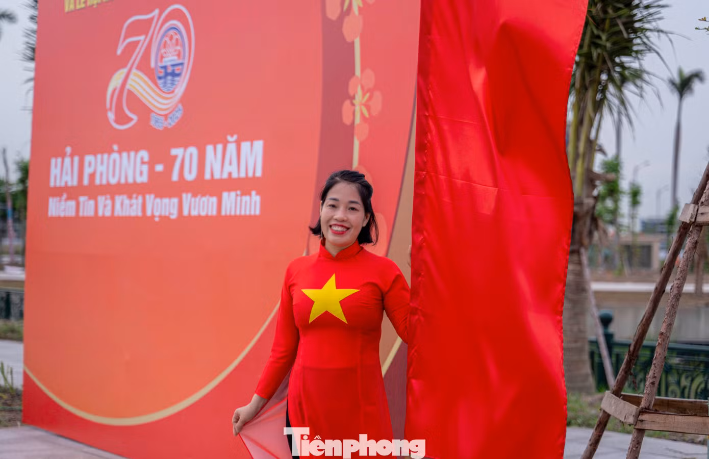 Người dân, du khách đến với Lễ hội Hoa Phượng Đỏ 2025 lưu lại được nhiều khoảnh khắc đẹp, ấn tượng và có nhiều trải nghiệm thú vị về không khí lễ hội sôi động, liên tục trong lĩnh vực thể thao, ẩm thực, văn hóa, giải trí... Nhiều du khách chỉ cần lựa chọn một quán ăn, cà phê vỉa hè là có thể check-in, thưởng thức các hoạt động văn hóa sôi động.