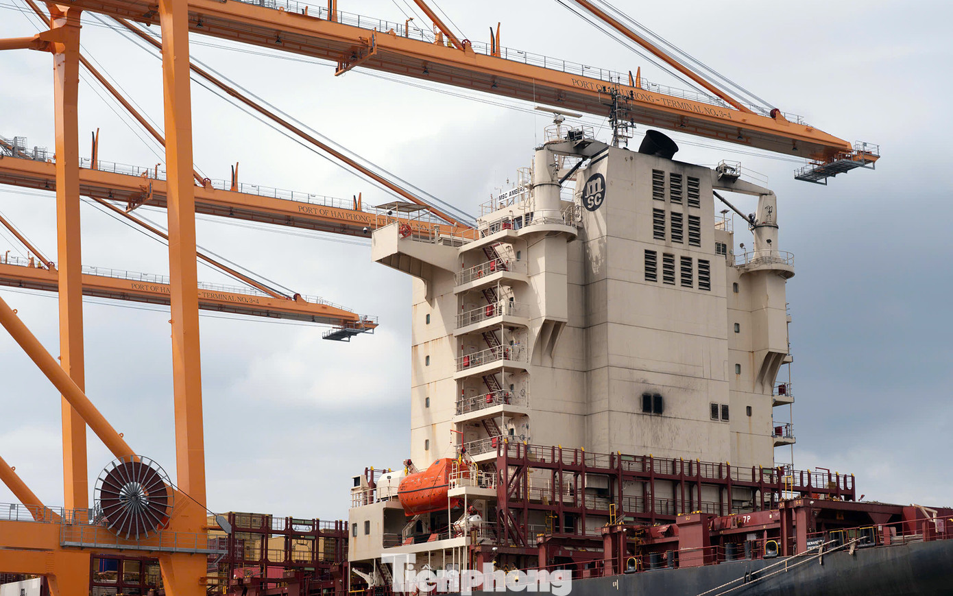 Dự án xây dựng cầu cảng số 3, số 4, Cảng cửa ngõ quốc tế Hải Phòng, thuộc khu bến cảng Lạch Huyện được khởi công từ tháng 7/2022 với tổng mức đầu tư hơn 6.900 tỷ đồng. Quy mô xây dựng 2 bến container cho tàu đến 100.000DWT với tổng chiều dài 750m, rộng 50m; bến sà lan, dịch vụ cho cỡ tàu đến 3.000DWT với tổng chiều dài 250m.