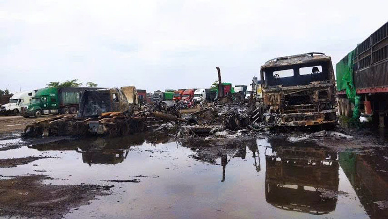 Vụ cháy hàng loạt container, xe rơ-mooc trong Cảng nội địa Phú Thái (Kim Thành, Hải Dương) ngày 18/4/2025. Vụ cháy hàng loạt container, xe rơ-mooc trong Cảng nội địa Phú Thái (Kim Thành, Hải Dương) ngày 18/4/2025.