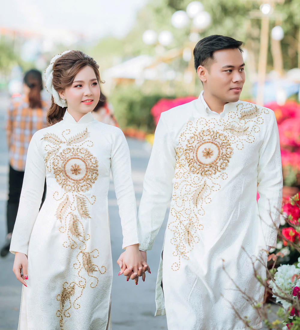 Một năm sau, Hoàng My cưới em gái của em rể làm vợ. Một năm sau, Hoàng My cưới em gái của em rể làm vợ.