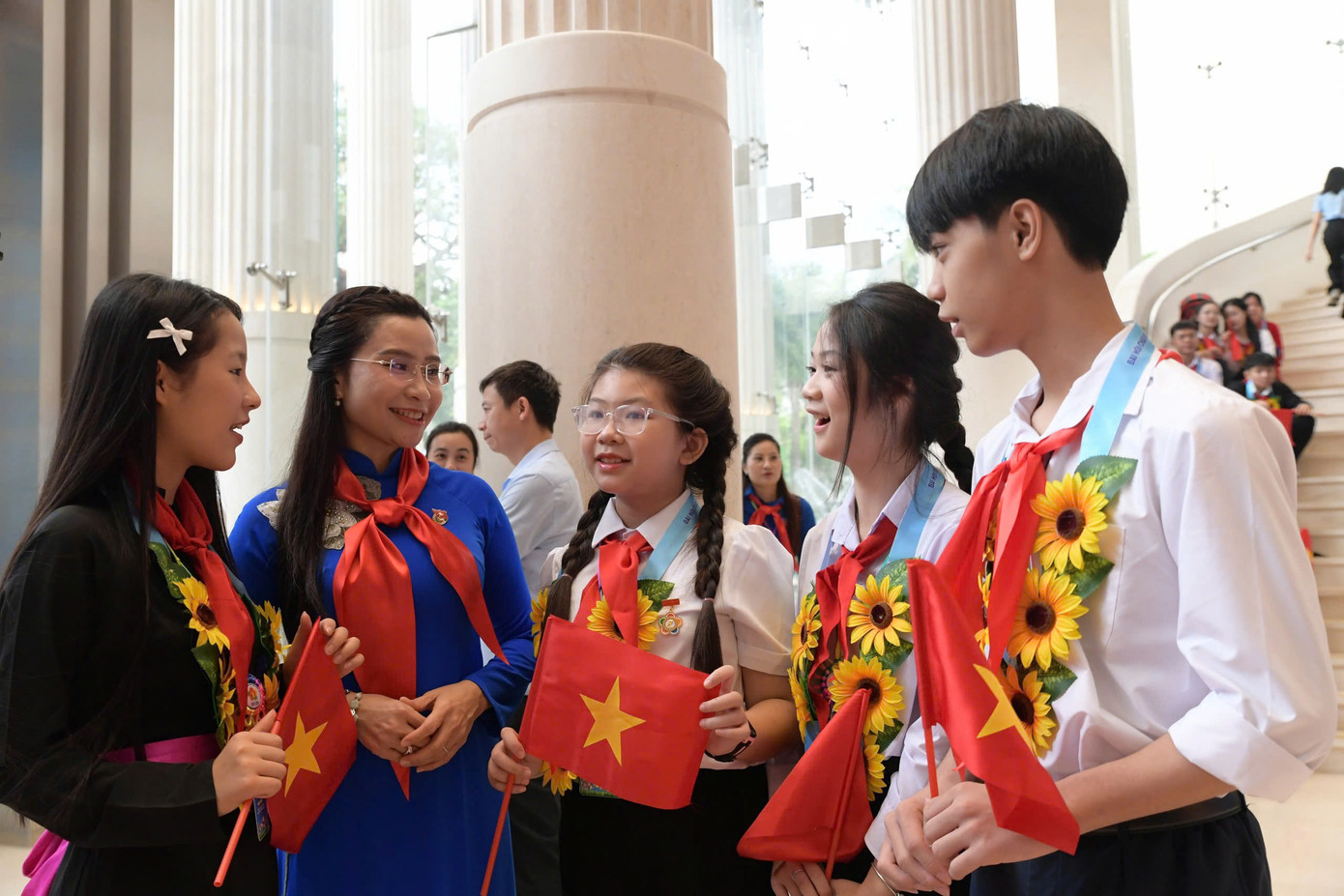 Chị Nguyễn Phạm Duy Trang - Bí thư Trung ương Đoàn, Chủ tịch Hội đồng Đội Trung ương, Trưởng ban Tổ chức Đại hội Cháu ngoan Bác Hồ toàn quốc lần thứ X trò chuyện cùng thiếu nhi đại biểu Đại hội Cháu ngoan Bác Hồ toàn quốc lần thứ X năm 2025. Chị Nguyễn Phạm Duy Trang - Bí thư Trung ương Đoàn, Chủ tịch Hội đồng Đội Trung ương, Trưởng ban Tổ chức Đại hội Cháu ngoan Bác Hồ toàn quốc lần thứ X trò chuyện cùng thiếu nhi đại biểu Đại hội Cháu ngoan Bác Hồ toàn quốc lần thứ X năm 2025.