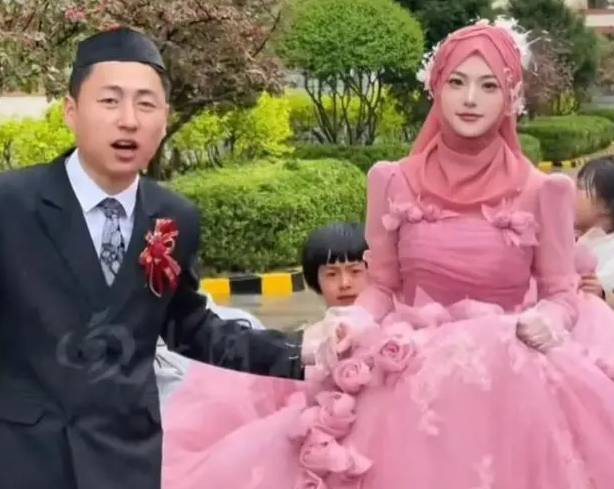 Chú rể được nhận xét là rất đẹp trai. Ảnh: Sohu Chú rể được nhận xét là rất đẹp trai. Ảnh: Sohu