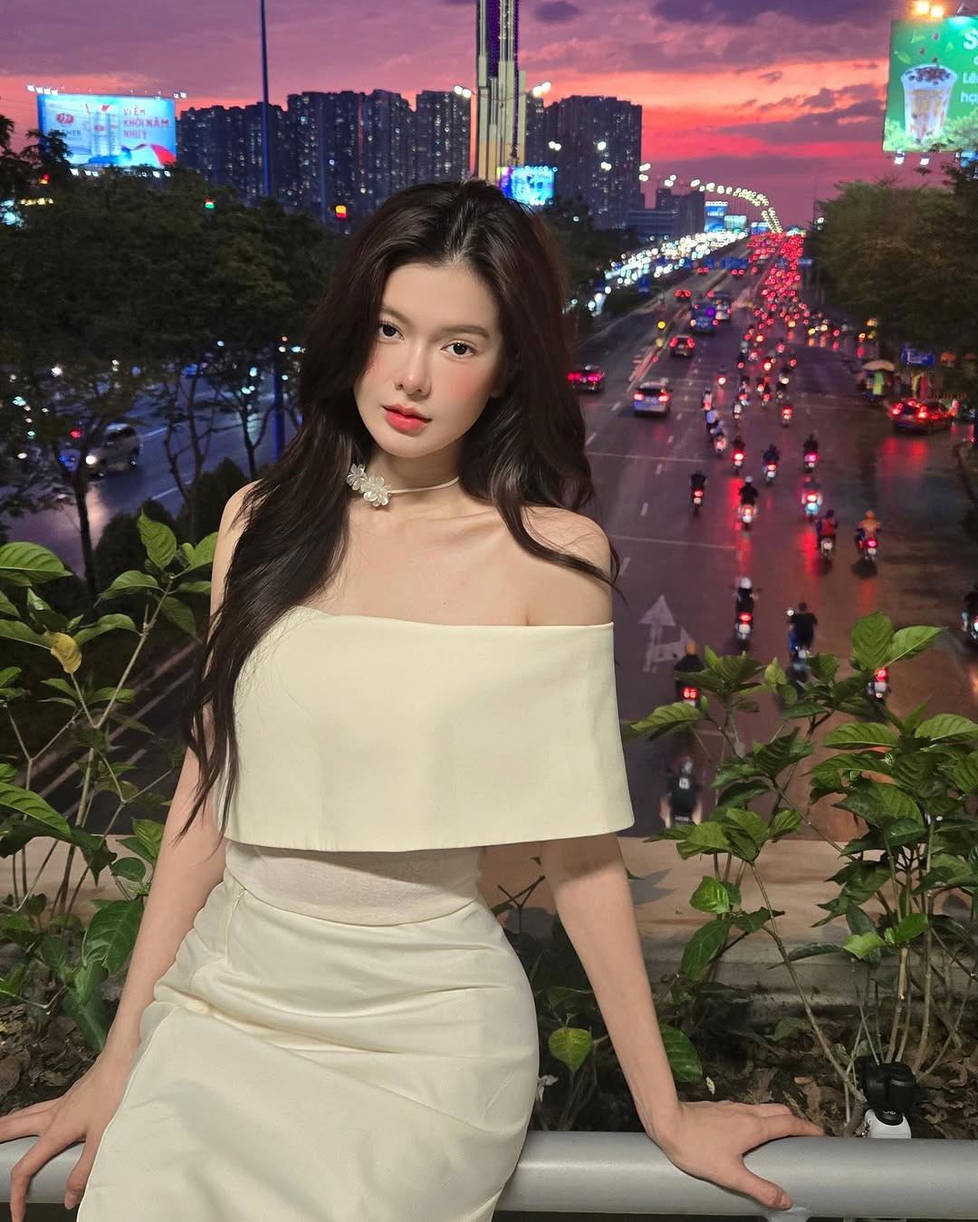 Sở hữu ngoại hình sáng, vóc dáng thanh mảnh, Yên Đan tiếp tục gây chú ý khi tham gia một số dự án phim của VFC. Cô từng vào vai Như xấu tính, đỏng đảnh - bạn cùng phòng của nhân vật Pu trong bộ phim gây chú ý thời gian qua “Đi giữa trời rực rỡ”.