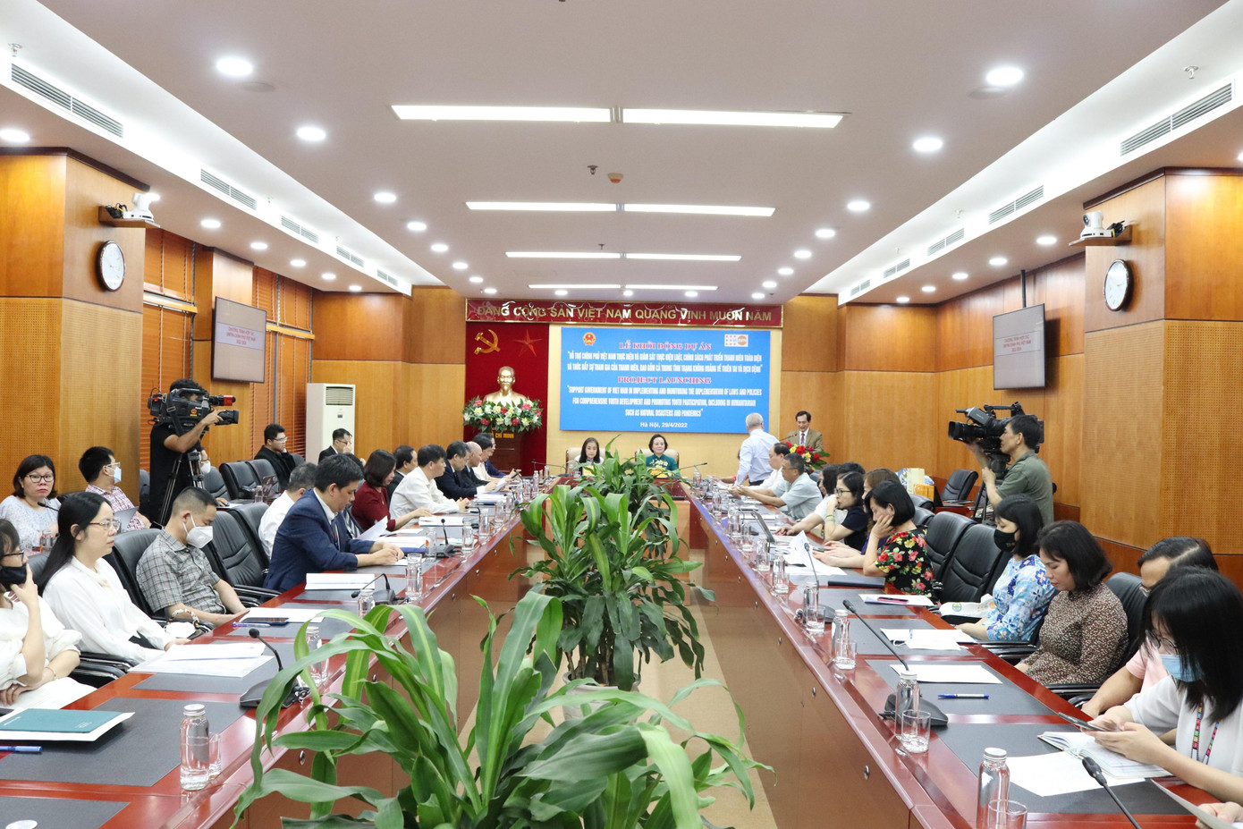 Các đại biểu tham dự buổi lễ khởi động dự án