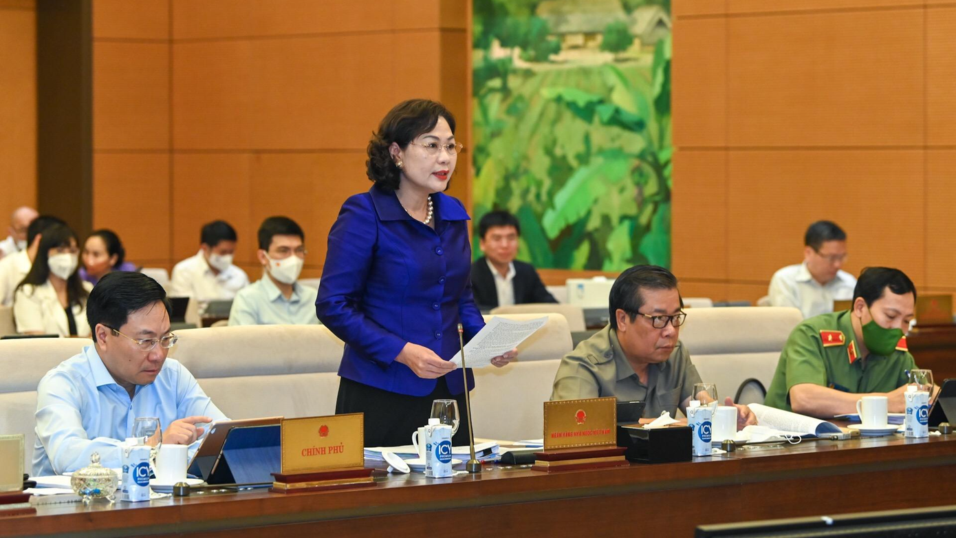 Thống đốc Ngân hàng Nhà nước Nguyễn Thị Hồng tại phiên họp